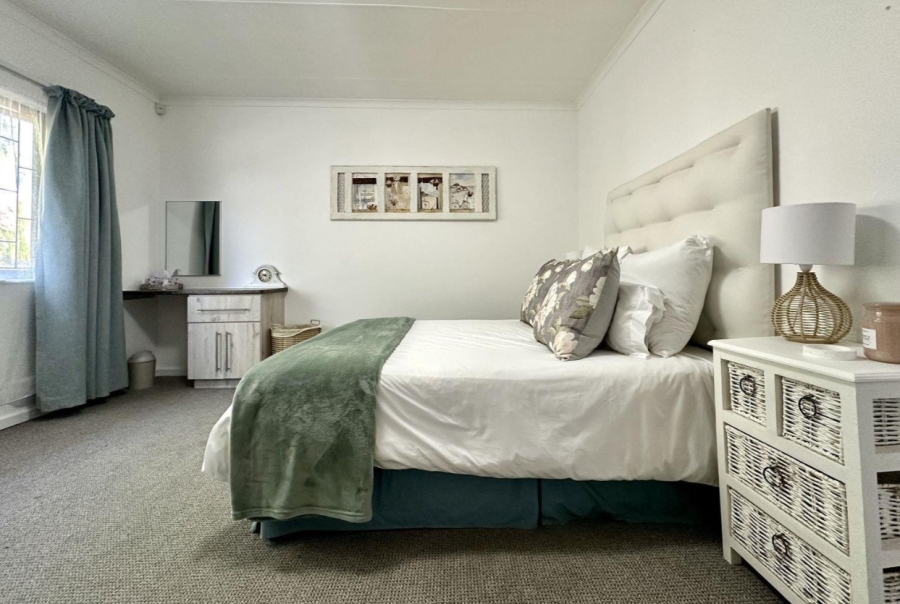 5 Bedroom Property for Sale in Fraaiuitsig Western Cape